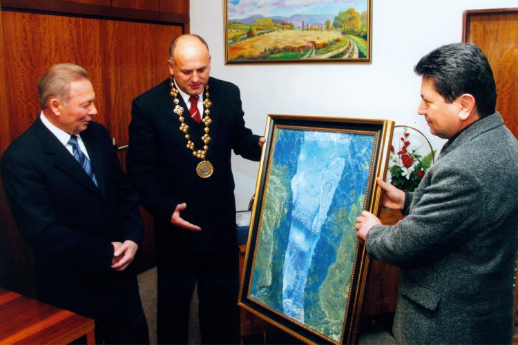 Darovanie obrazu prezidentovi Rudolfovi Schusterovi v Snine.